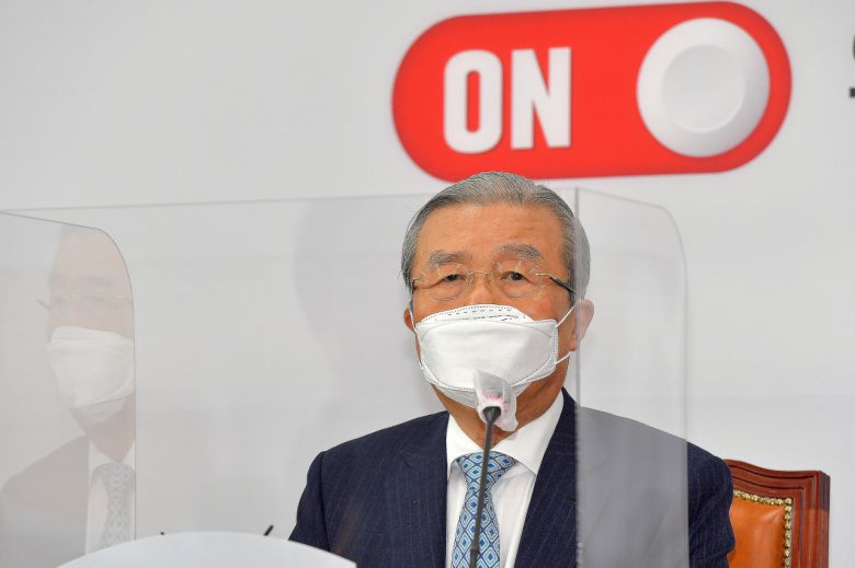 김종인 미래통합당 비상대책위원장이 31일 서울 여의도 국회에서 열린 온라인 의원총회에서 발언하고 있다. 이날 의총은 코로나19 확산으로 인해 당 공식 유튜브 채널인 '오른소리'를 통해 비대면으로 진행됐다. [연합]