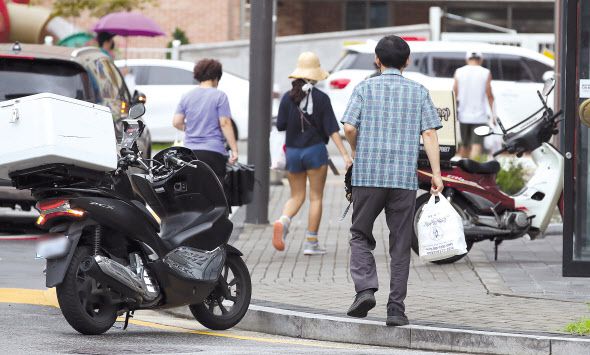 “들어오는 주문도 못 받으니 이게 뭔가요. 배달 독촉전화 올 때마다 죄송하다는 말을 10번 이상은 한 것 같네요”