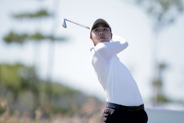 지난달 30일 헤지스골프 KPGA오픈에서 생애 첫 우승에 이어 김한별이 13일 인천 베어즈베스트 청라 골프클럽 미국·오스트랄아시아 코스(파71)에서 열린 코리안투어 제36회 신한동해오픈 최종 라운드에서 4언더파 67타를 쳐 4라운드 합계 14언더파 270타로 우승했다. 사진은 아이언샷 하는 김한별. [연합]