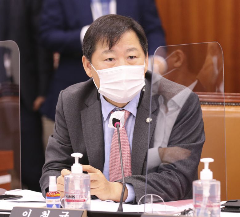 이철규 국민의힘 간사가 15일 서울 여의도 국회에서 열린 산업통상자원중소벤처기업위원회 전체회의에서 발언하고 있다. [연합]