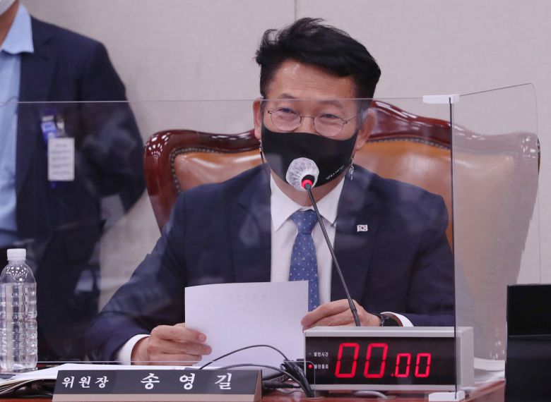 송영길 국회 외교통일위원장이 7일 오후 서울 여의도 국회에서 열린 외교부 국정감사에서 발언하고 있다. [연합]