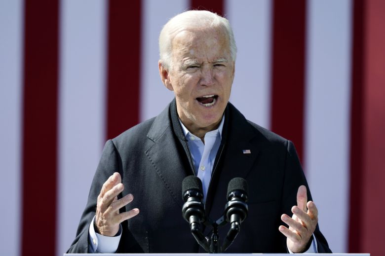 조 바이든 미국 민주당 대선 후보가 18일(현지시간) 노스 캐롤라이나주 더럼에서 열린 유세에서 자신에 대한 지지를 호소하고 있다. [AP]