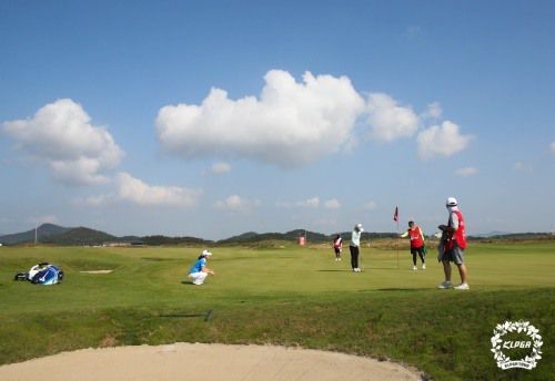 한 달전 열린 팬텀클래식에서 경기하는 선수들. [사진=KLPGA]