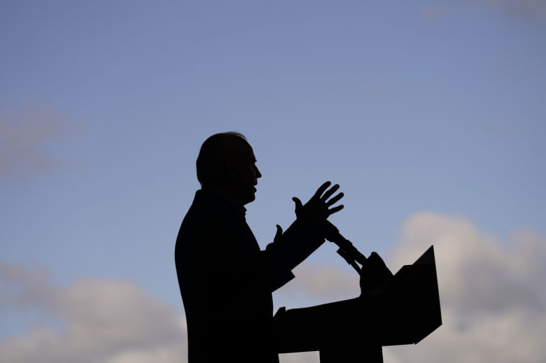 미국 민주당 대선 후보인 조 바이든 전 부통령이 2일(현지시간) 오하이오주 클리블랜드에서 연설하고 있다.[AP]