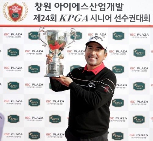 석종률이 최근 KPGA시니어선수권에서 우승했다. [사진=KPGA]