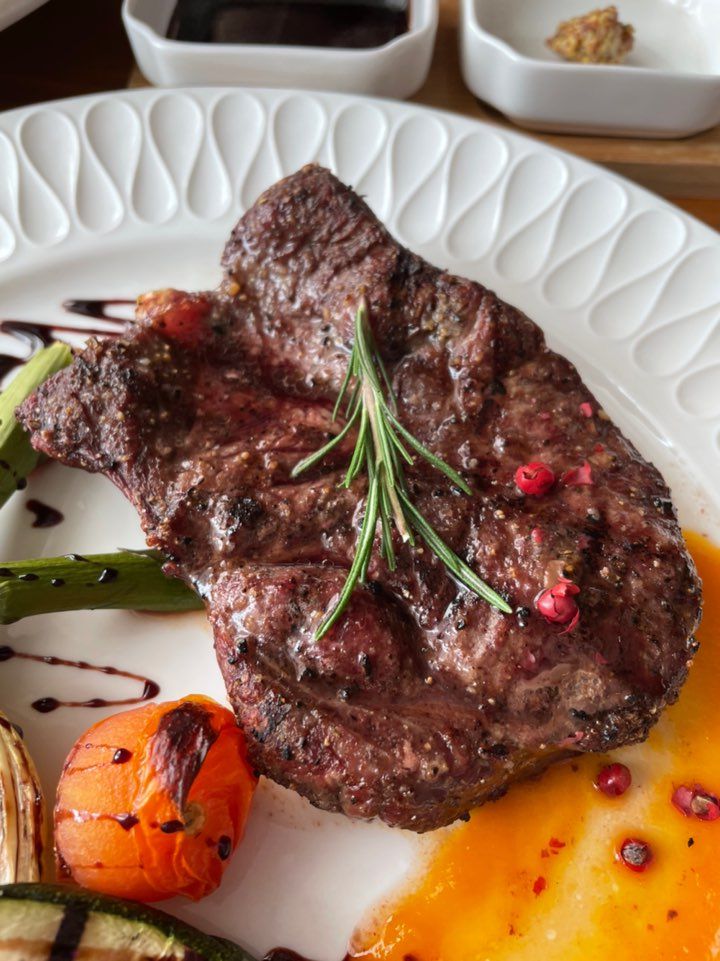 아이폰12로 촬영한 부채살 스테이크 무보정 사진. [사진=박혜림 기자]