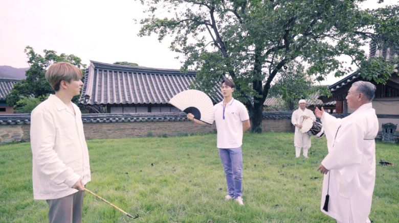 안동의 문화유산을 체험하는 셔누와 기현