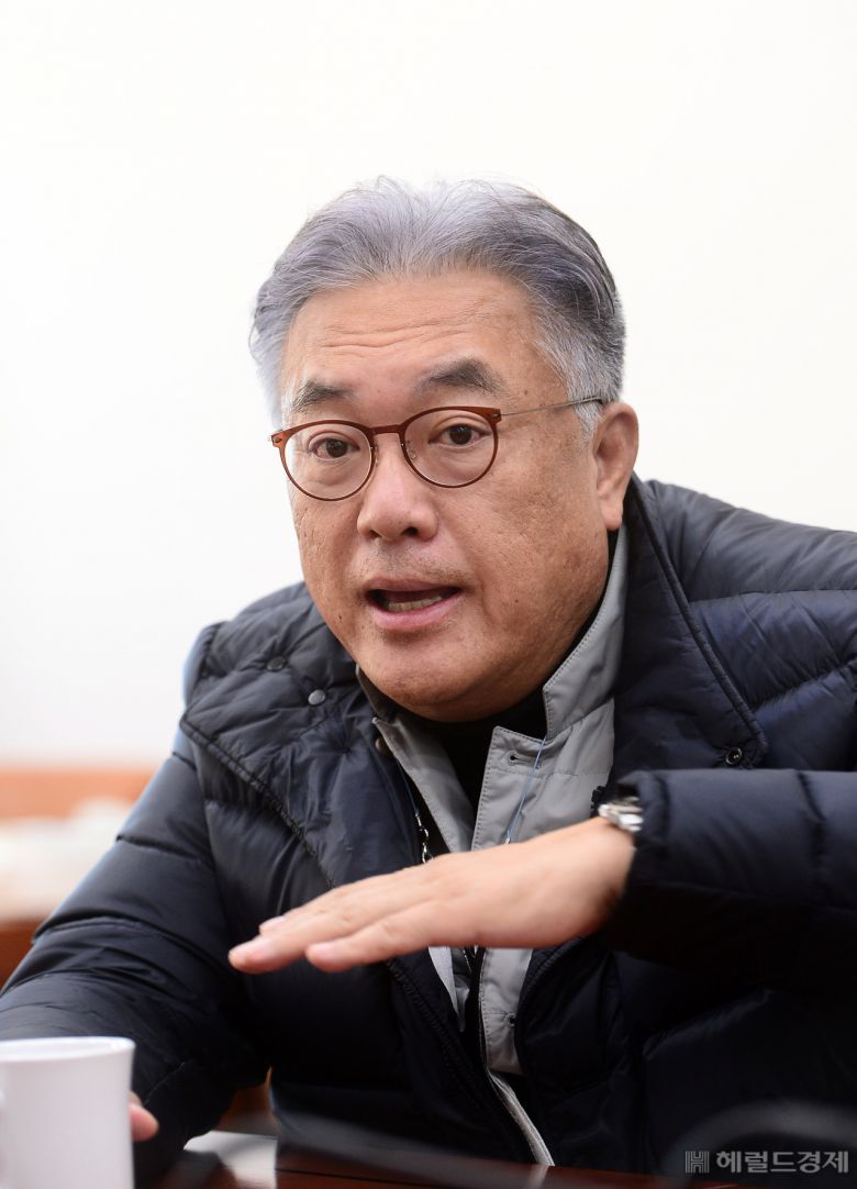 정진석 국민의힘 의원이 8일 국회 본청에서 헤럴드경제와 인터뷰를 하고 있다. [이상섭 기자 babtong@heraldcorp.com]