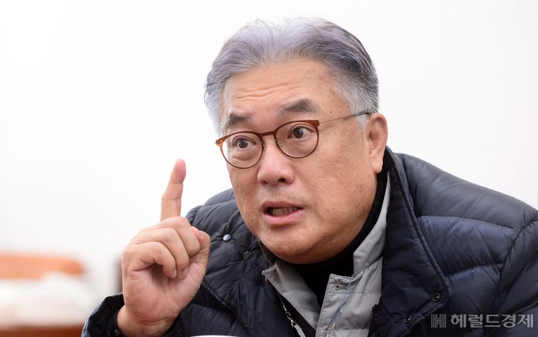 정진석 국민의힘 의원이 8일 국회 본청에서 헤럴드경제와 인터뷰를 하고 있다. [이상섭 기자 babtong@heraldcorp.com]