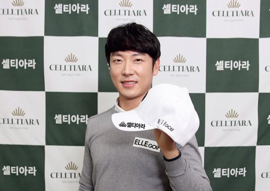 [헤럴드경제] 프로골퍼 김태훈이 지난 8일 화장품 기업 이레코스텍(대표 손정완)의 ‘셀티아라’ 브랜드 공식 모델로 선수 후원 계약을 맺었다.