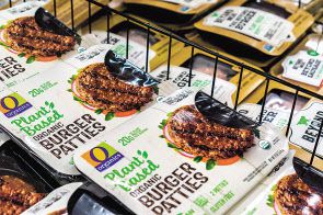 식물성 식품 트렌드는 일시적 유행이 아니라 글로벌 식습관으로 깊게 자리잡을 것이라는 전망이 나오고 있다. 지난 10월 말 미국 매체 푸드네비게이터를 통해 실시간 방영된 ‘2020 아시아 성장(Growth Asia 2020) 토론’에서도 참가 기업 모두가 식물성 트렌드의 지속성에 동감했다고 한국농수산식품유통공사(aT)가 전했다.