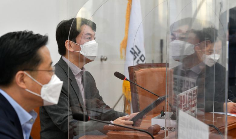 안철수 국민의당 대표가 국회에서 열린 최고위원회의에서 발언하고 있다. [이상섭 기자/babtong@heraldcorp.com]