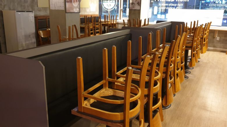 카페 업주들이 정부의 핀셋 방역지침에 형평성이 없다며 반발하고 있다. 지난 4일 서울 관악구 신림동에 위치한 고장수(44) 씨 카페 홀 영업이 중지돼 있다. [사진=박재석 기자]