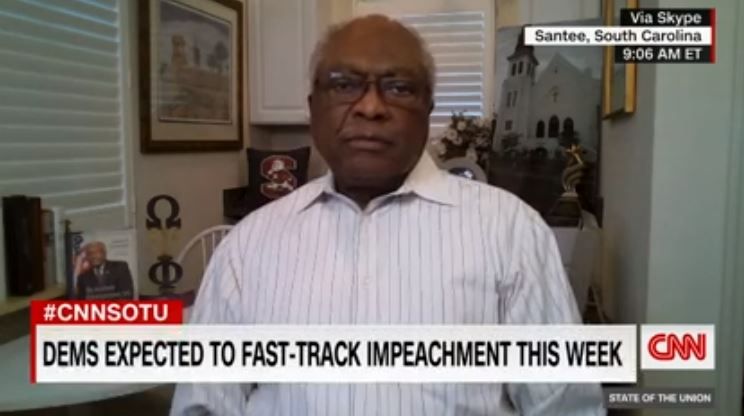 제임스 클라이번 미국 민주당 하원 원내총무가 10일(현지시간) CNN 방송에 출연해 “하원을 통과한 트럼프 탄핵 소추안의 상원 송부를 바이든 당선인 취임 후 100일까지 미룰 수 있다”는 의견을 제시했다. [CNN 방송 화면 캡쳐]
