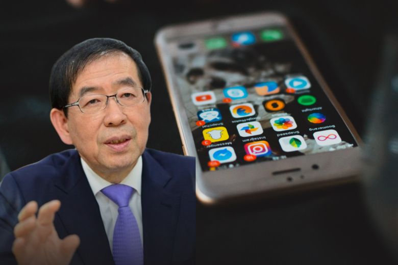 고(故) 박원순 전 서울시장의 성추행 혐의를 풀 유일한 단서인 업무용 휴대전화가 지난 5일 유가족에게 전달됐다. [연합·망고보드]