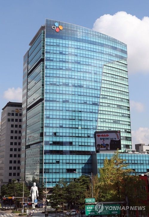 곡물가격 상승…제품가격 인상까지는 시간이 필요비비고 브랜드의 흥행이 이어지고 있지만, 원재료 가격 상승은 또 다른 부담입니다. 대두와 소맥, 옥수수 등 주요 곡물 가격이 최근 가파르게 상승하면서 이를 원료로 하는 음식료주에 원가 부담으로 작용하고 있기 때문입니다. 근월물 국제 옥수수 선물가격은 최근 석달간 36.5% 급등했으며, 대두는 37%, 소맥은 12.9% 상승했습니다.