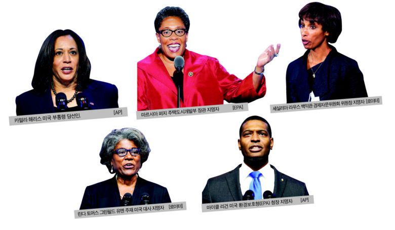 미국 민주당의 원내서열 3위이자 흑인 대표 정치인으로 통하는 제임스 클라이번 원내총무는 최근 다소 엉뚱할 수 있는 제안을 했다. 엉뚱하다는 건 미국 사회의 생리를 제대로 알지 못하는 타인의 시선에서 내리는 판단이다. 그는 흑인 사회에선 자체적인 국가(國歌)로 통하는 ‘리프트 에브리 보이스 앤 싱(Lift Every Voice and Sing)’이라는 노래를 다른 인종, 사회도 부르게 하는 ‘전국구 국가’로 만드는 조치를 할 계획이라고 말했다.