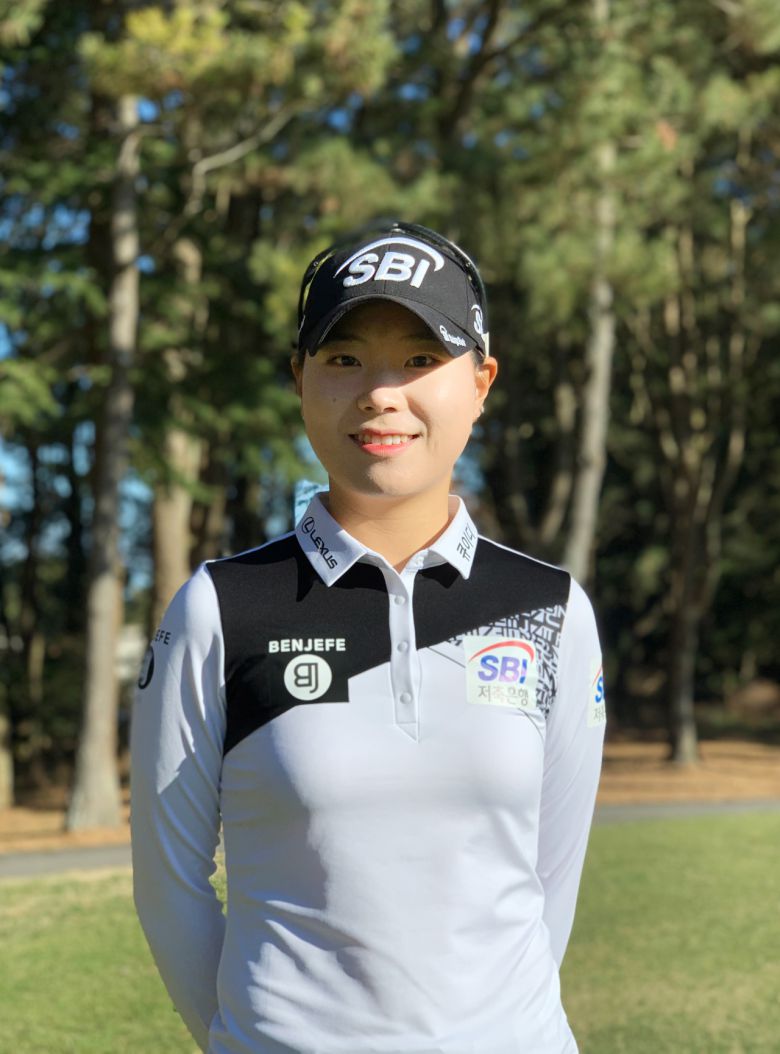 [헤럴드경제=김성진 기자] 골프의류 벤제프는 2020 한국여자프로골프(KLPGA) 휴엔케어 여자오픈 우승자 이소미(22)와 의류 후원 계약을 맺었다고 밝혔다.