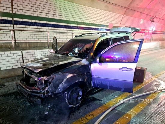 울릉도 와달리 터널에서 음주 운전자의 차량에서 불에탄 렉스턴 모습(119 제공)