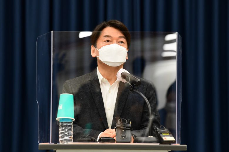 안철수 국민의당 대표가 5일 서울 영등포구 서울시사회복지사협회에서 열린 서울시 사회복지 직능단체장 간담회에서 인사말을 하고 있다. [헤럴드경제=이상섭 기자]