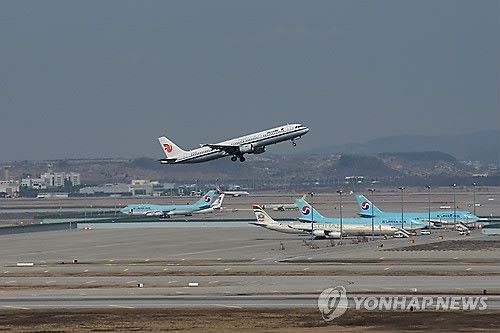 여행은 못가지만, 화물 수요는 폭증…항공유 가격 강세코로나19 여파로 여행 수요가 급감한 가운데서도 항공유는 뛰고 있다. 최근 국제유가가 가파르게 상승하며 이 흐름은 더욱 강해지고 있다. 여행 수요가 급감했지만, 화물 수요는 여전히 강하게 유지되고 있는 점이 항공유의 강세를 뒷받침하고 있다.