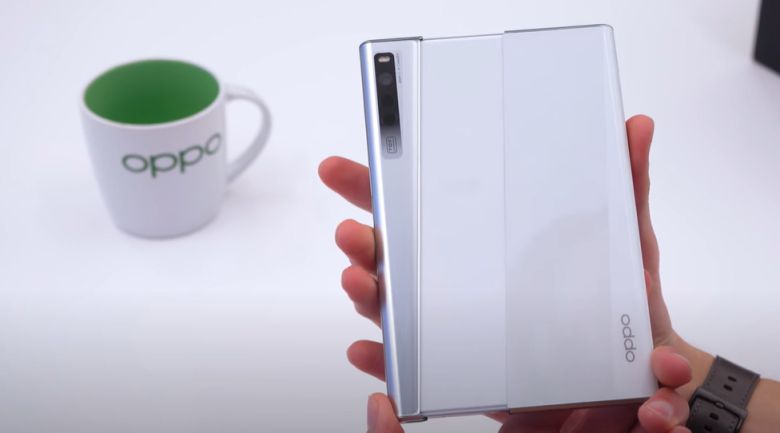 오포의 롤러블 컨셉폰 오포X2021 [출처=유튜브 ‘allroundpc’ 채널]