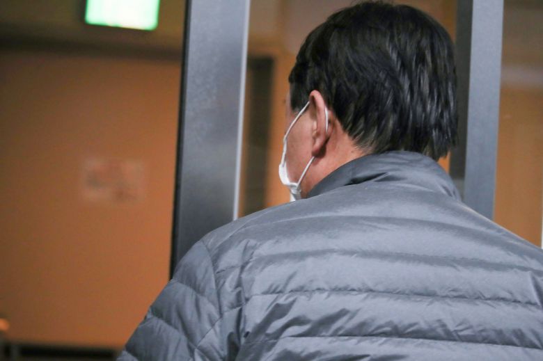 윤석열 전 검찰총장이 7일 오전 서울 서초구에 위치한 부인 김건희 씨가 운영하는 전시기획사 코바나컨텐츠에서 나와 엘리베이터로 향하고 있다. [연합]