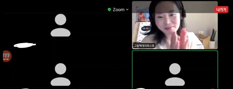 지난 9일 그림책 테라피스트 임모(36) 씨가 아동학대 피해를 입은 부모들을 상대로 줌을 통해 상담을 진행하고 있다. [임모 씨 제공]