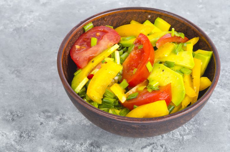 채소와 과일은 다른 식품들보다 신선한 상태, 그리고 껍질째 섭취가 쉬운 식품이다. 이 때문에 살아있는 영양소를 손실없이 얻을 수 있다는 장점이 있다. 채소와 과일을 먹을때에도 신선하게 먹는 것이 중요하다. 바나나칩처럼 설탕옷을 입은 건과일이나 기름을 잔뜩 먹은 채소 튀김, 통조림 속에서 익사한 과일, 가공식품 포장지에서 홍보대사로 일하는 채소는 제외 대상이다.