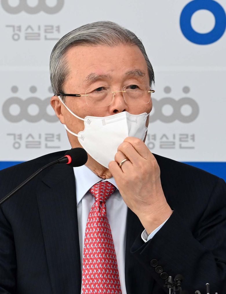 국민의힘 김종인 비상대책위원장이 17일 서울 종로구 경실련 대강당에서 한국토지주택공사(LH) 사태 관련 정책간담회를 하고 있다. 연합뉴스