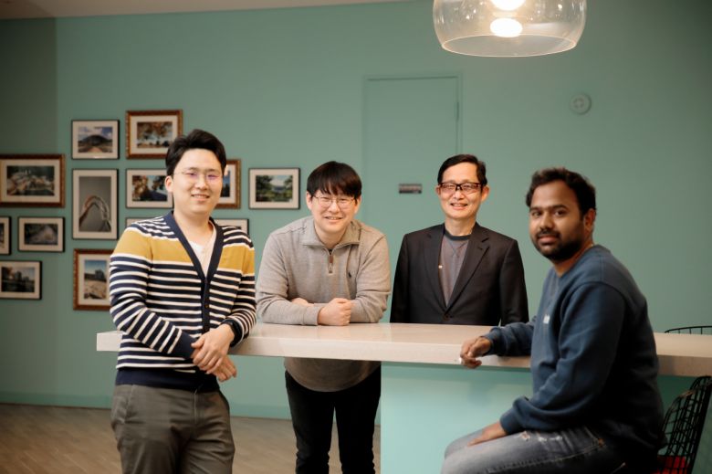 왼쪽부터 윤형석 연구원, 이덕형 연구조교수, 김대식 교수, 바마데브 다스 연구원.[UNIST 제공]