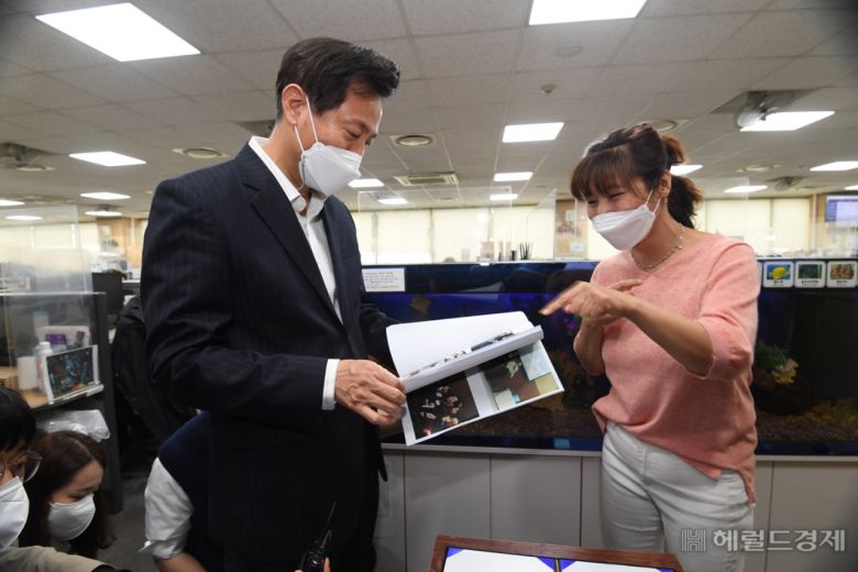 12일 120다산콜재단 방문한 오세훈 서울시장. [서울시 제공]