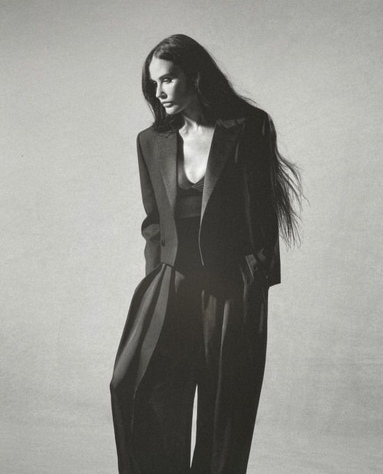 영원한 젊음을 꿈꾸는 데미 무어가 근황을 전했다.