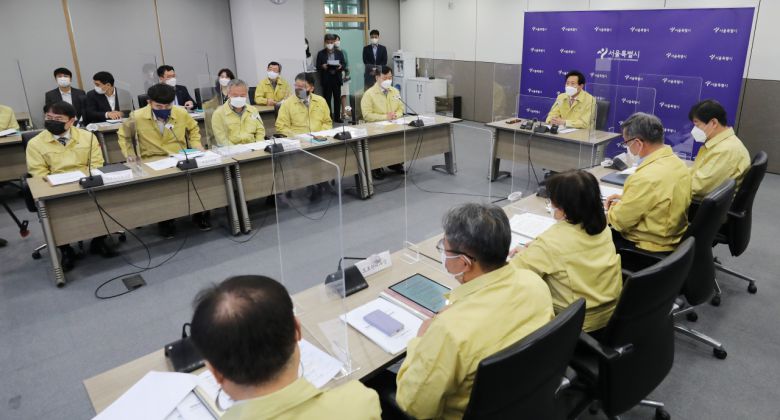 오세훈 서울시장이 28일 오전 서울 중구 서울시청에서 화상으로 열린 '제159차 서울시구청장협의회'에 참석, 인사말을 하고 있다. 연합뉴스