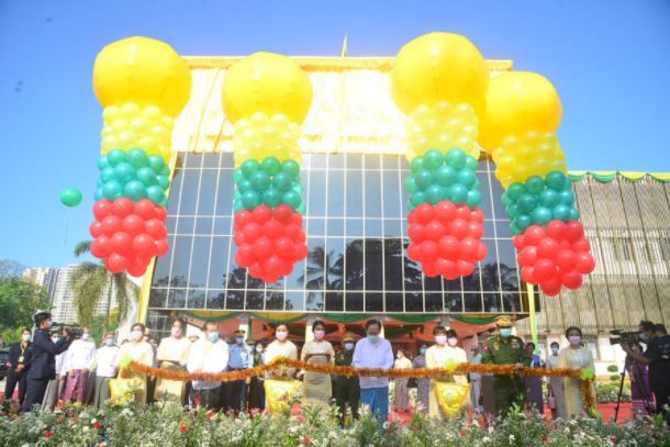 지난 2일(현지시간) 개최된 미얀마 최대 도시 양곤에 위치한 미얀마 군부 소유 고급 영리병원 개원식 모습. [미얀마 군부 정권 제공]