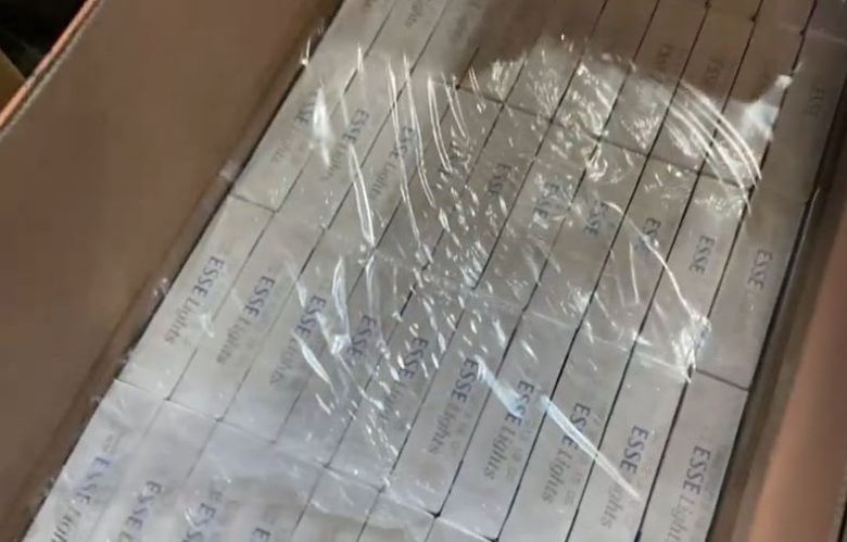 품명위장 커튼치기로 밀수입된 담배 사진