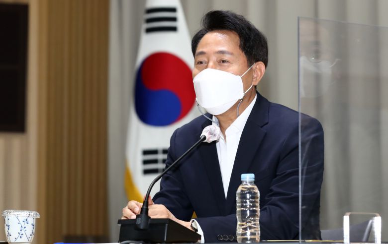 오세훈 서울시장이 17일 오전 서울 중구 서울시청 대회의실에서 취임 한 달을 맞아 기자간담회를 하고 있다. 연합뉴스