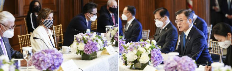 미국을 방문 중인 문재인 대통령은 20일 오후(현지시간) 워싱턴 국회의사당에서 낸시 펠로시 미국 연방하원의회 의장(왼쪽 사진 가운데) 등 미국 연방하원의원 지도부와 간담회를 했다. [연합]