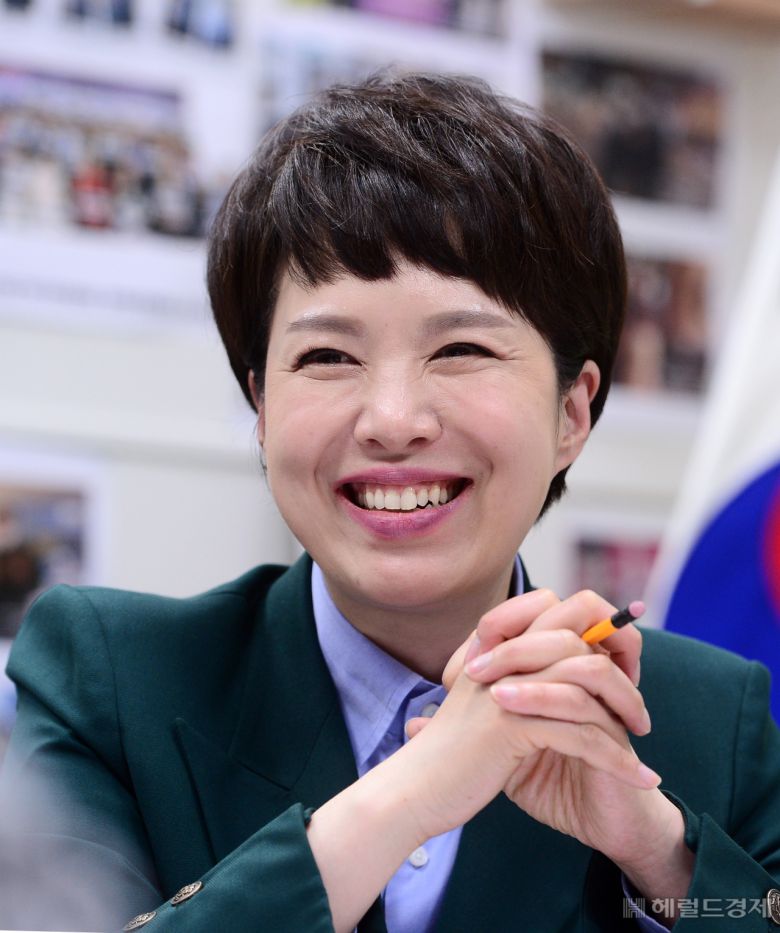 국민의힘 차기 당대표에 도전하는 김은혜 국민의힘 의원이 지난 18일 국회 의원회관에서 헤럴드경제와 인터뷰 하고 있다. 이상섭 기자 babtong@heraldcorp.com