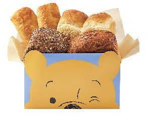 “밋밋한 그 빵, 무슨 맛으로 먹어?” 요즘 트렌드를 잘 모르는 소리다. 달콤한 크림이나 팥도 없지만 SNS에 올려지는 사진들로 대세 트렌드를 입증하고 있다. 담백한 맛, 쫄깃·바삭한 식감의 재미, 나만의 활용법 등이 매력 요인으로 꼽히는 뚜레쥬르 ‘건강빵’ 이야기다.