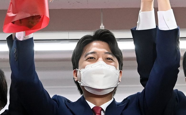 11일 서울 여의도 국민의힘 당사에서 열린 전당대회에서 이준석 신임 당 대표가 밝은 표정을 짓고 있다. [헤럴드경제=이상섭 기자]