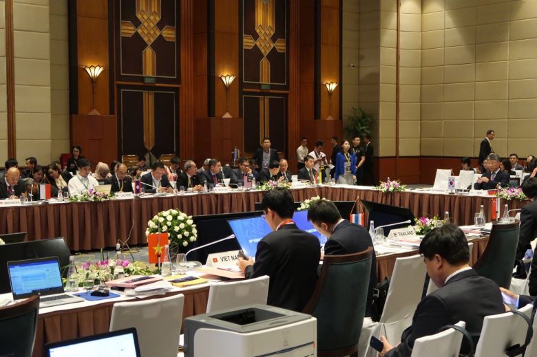 2019년 11월 베트남 하노이에서 열렸던 ‘제10차 한-아세안 교통장관회의’에 참석한 최기주 초대 대광위 위원장(맨 오른쪽 가운데) 모습. [최기주 초대 위원장 제공]