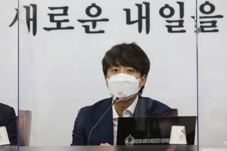 이준석 국민의힘 대표가 5일 서울 여의도 국회에서 열린 최고위원회의에서 발언하고 있다. 이상섭 기자