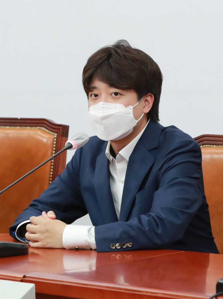 이준석 국민의힘 대표가 9일 오후 서울 여의도 국회에서 열린 대선 경선준비위원회 1차 회의에서 발언하고 있다. 이상섭 기자