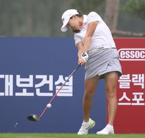 서연정이 대보하우스디오픈 마지막날 3번홀에서 티샷을 하고 있다. [사진=KLPGA]