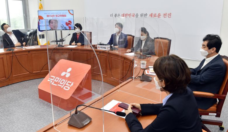 국민의당 안철수 대표가 26일 국회에서 열린 최고위원회의에서 발언하고 있다. [이상섭 기자/babtong@heraldcorp.com]