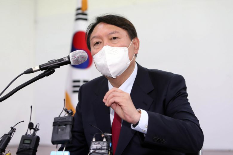 국민의힘 대권주자인 윤석열 전 검찰총장이 지난 11일 대구시당에서 기자회견을 하고 있다. [연합]