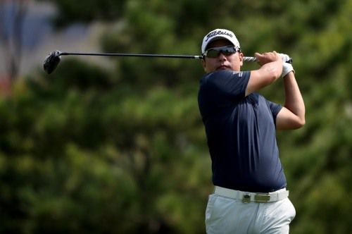 조민규가 2번홀 드라이버 티샷을 하고 있다. [사진=신한금융그룹]