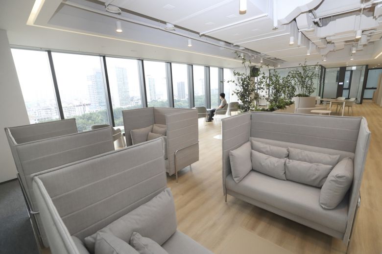 KT송파빌딩 오피스동 사옥 내부 전경. [KT제공]