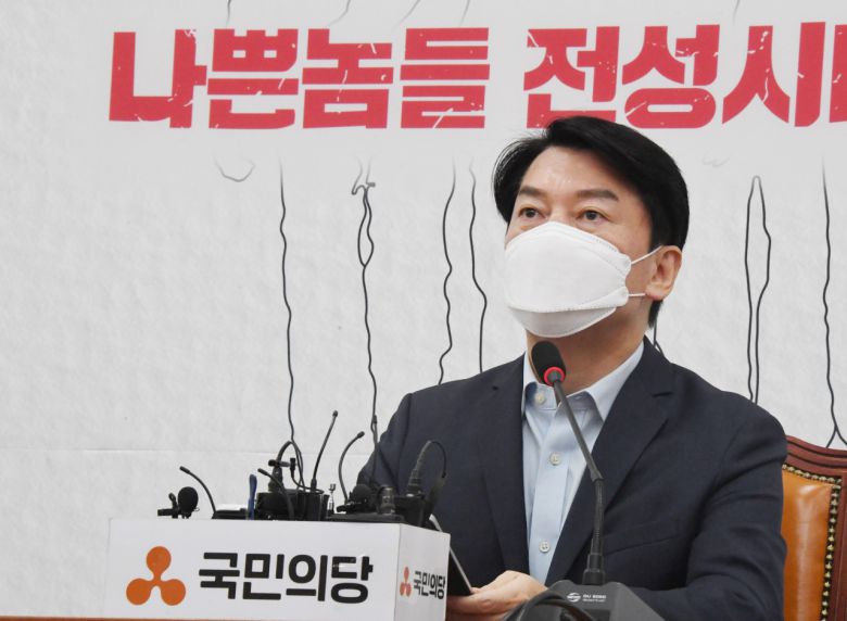 안철수 국민의당 대표가 27일 오전 서울 여의도 국회에서 화천대유 관련 긴급 담화를 발표하고 있다. 이상섭 기자/